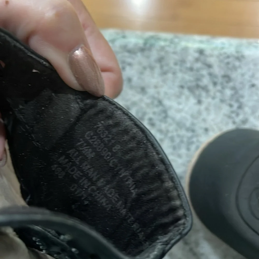 Cliffs by WHITE MOUNTAIN Black Floral Sandals - Picture 5 of 5